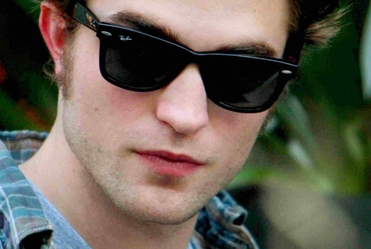 Pattinson: Mam �atwo�� w pracy z wielkimi stosami �ajna