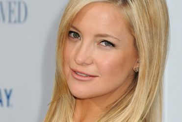 Ci�arna Kate Hudson w cudownej sukience FOTO