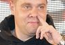 Tede na�miewa� si� w celebryt�w, a teraz gra w serialu...