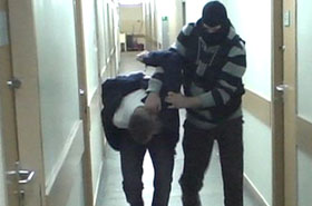 Szokuj�ca zbrodnia! M�oda oskar�ona: nie chcia�am patrze�