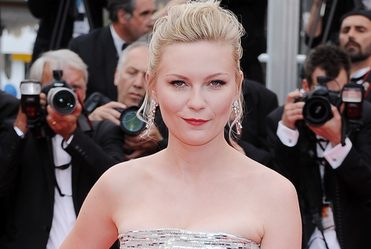 Kirsten Dunst broni Larsa von Triera