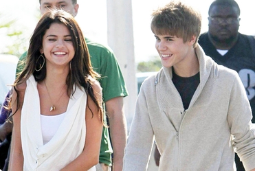 Selena Gomez dostaje pogr�ki od fanek Justina Biebera