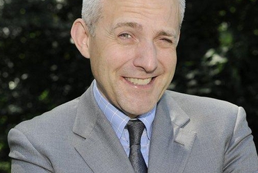 Hubert Urba�ski zmienia wizerunek