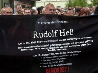 Gr�b Rudolfa Hessa zlikwidowany. Jego prochy trafi� do morza 