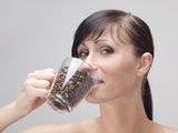 Kofeina mo�e obni�a� p�odno��