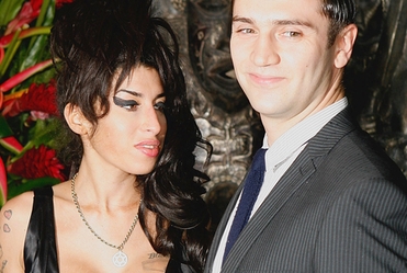 Winehouse by�a zar�czona z Travissem!