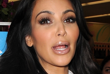 Wiemy, kto zaprojektuje sukni� Kim Kardashian!