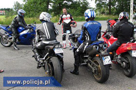 Przez to mo�esz zgin��! Zobacz nowy film policji