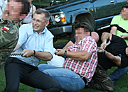 Minister ci�gnie �azik! Zobacz!