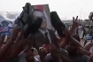 Prezydent przed s�dem, a na ulicach walka - zobacz film