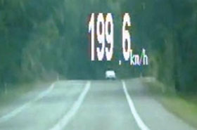 P�dzi� o 130 km/h za szybko - zobacz film
