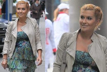 Skrzynecka w kr�tkiej sukience! Wygl�da kwitn�co