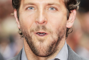 Bradley Cooper zapatrzony w posta� z "Kac Vegas"