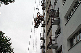 Szok! Szaleniec chcia� odci�� wind� z robotnikami!
