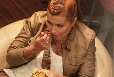 Skrzynecka zajada si� lodami