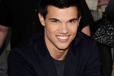 Taylor Lautner nie ufa kobietom
