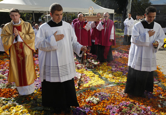 Hostia, kt�ra zamieni�a si� w ludzkie serce - zdj�cia