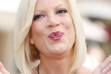 Tori Spelling urodzi�a c�reczk�!