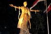 Palikot che zdjąć jego krzyż w sejmie, a w Toruniu odsłonili mu pomnik
