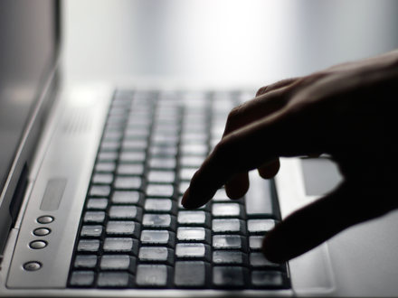 Jak w prosty spos�b za�o�y� firm� przez Internet?