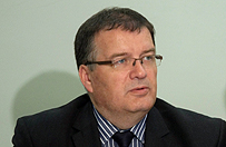 "Sikorski naruszy� art.126 konstytucji. W czyim interesie?"