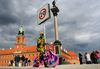 Agata Oleksiak studia kulturoznawcze uko�czy�a w Polsce na pozna�skim Uniwersytecie im. Adama Mickiewicza. Po studiach wyjecha�a do Nowego Jorku i tam odkry�a sw�j talent i zami�owanie do szyde�kowania. Tak rozpocz�a si� jej w��czkowa podr�. 



