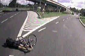 Ten dra� przejecha� rowerzyst�! Wszyscy go szukaj�