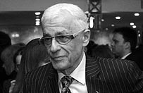 "Nie przyno�cie kwiat�w", Hanuszkiewicz ich nie chcia�