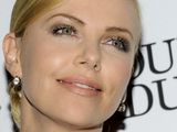  Charlize Theron ci�gle zmotywowana