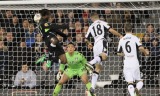 Ten gol wstrz�sn�� Polsk� i Angli�!