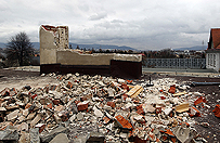 4 rannych, tysi�ce dom�w bez pr�du - wichury nad Polsk�