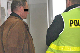 Nauczyciel zabi� matk�, bo przeszkadza�a w imieninach