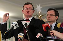 Ziobry�ci chc� przyci�gn�� znanych polityk�w. Kogo?