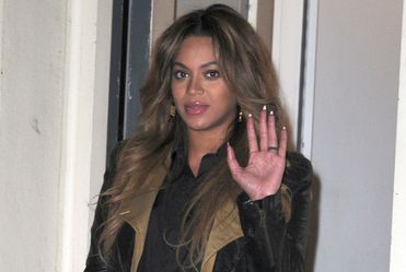 Beyonce na �wi�tecznych zakupach w leginsach w panterk� FOTO