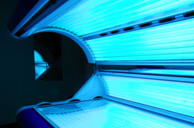 Mia� 4 promile, zasn�� w solarium! Obudzi� si� w szpitalu i...