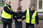 Zgwa�ci� kobiet� w bia�y dzie�