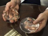 Dodatek do paliwa w implantach piersi 