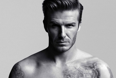 Boski Beckham w samej bieli�nie FOTO