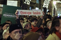 "Oburzeni szukaj� wybawcy. PiS o tym marzy"