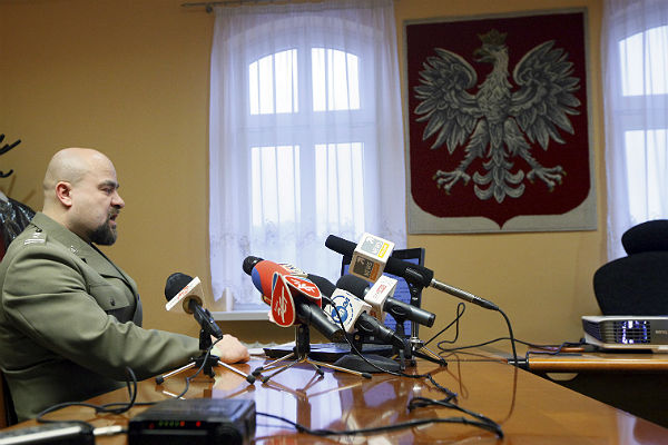 Prokurator Naczelnej Prokuratury Wojskowej płk Mikołaj Przybył w czasie konferencji prasowej nt sprawy bilingów dziennikarzy