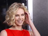 Charlize Theron i Kristen Stewart niczym stare przyjaci�ki