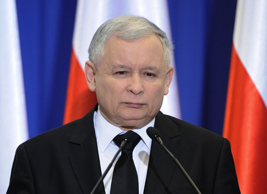 Kaczy�ski obiecuje Polakom ta�sze paliwo