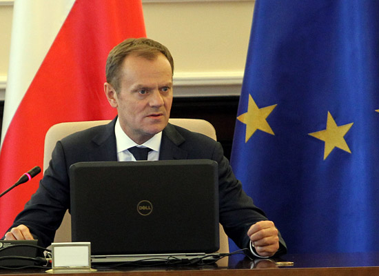 Zobacz, gdzie Tusk na przyklejone has�o