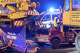 Tragedia w Poznaniu: lina uci�a kobiecie g�ow�