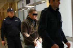 W pijackim amoku poder�n�� matce gard�o. Nic nie pami�ta