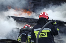 Dramatyczne po�ary w Polsce - 15 zabitych, 77 rannych