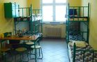 Oto cela matki Madzi. Siedzi w niej 23 godziny na dob�