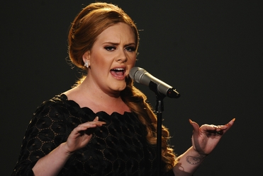 Adele: "Nie chc� by� pozbawionym biustu chudzielcem!"