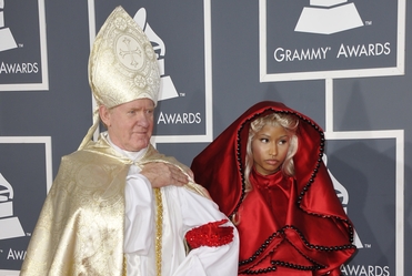 Nicki Minaj w habicie na Grammy! FOTO
