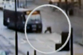 Okrutna zemsta kierowcy autobusu na rowerzy�cie - zobacz film